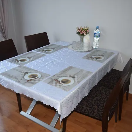 Puce 74m2 Apartament